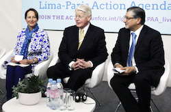 From left to right: Minister Ségolène Royal, France; President Olafur Ragnar Grimsson, Iceland; Director-General Adnan Z. Amin, IRENA. Photo by IISD/ENB