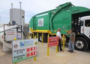 Rick Miller, vice president of operations for Maui Disposal, talks with Pacific Biodiesel President Bob King as one of his trucks fuels up at the Pacific Biodiesel pump in Kahului. All Maui Disposal diesel vehicles run on biodiesel. Photo: Pacific Biodiesel Technologies