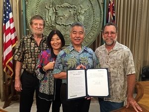 Among those attending the signing ceremony included (L to R) Warren Bollmeier, Hawaii Renewable Energy Alliance; Sharon Moriwaki,Hawaii Energy Policy Forum; Gov. David Ige; Robert King, Pacific Biodiesel. Photo Credit: Pacific Biodiesel Technologies. 