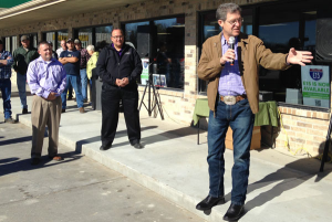 gov-sam-brownback-at-sandras-quick-stop